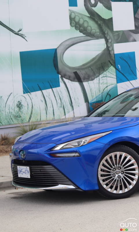 2022 Toyota Mirai Review: Driving on Water